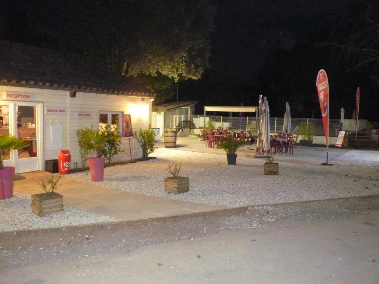 Camping De Graniers Monoblet エクステリア 写真